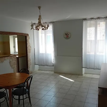 Chambre Dans Appartement - Gite 2 A 4 Personnes *