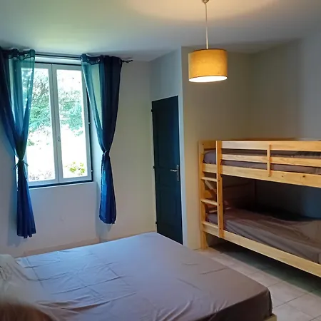 Chambre Dans Appartement - Gite 2 A 4 Personnes *